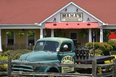 Mama's Farmhouse in Pigeon Forge